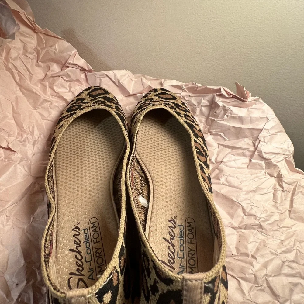 Skechers Cleo Claw Leopard Print Ballet Flat Women Slip On Size 10 US